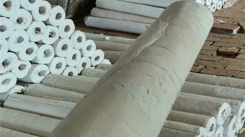 在确定SBS防水卷材的厚度时，需要考虑以下因素：